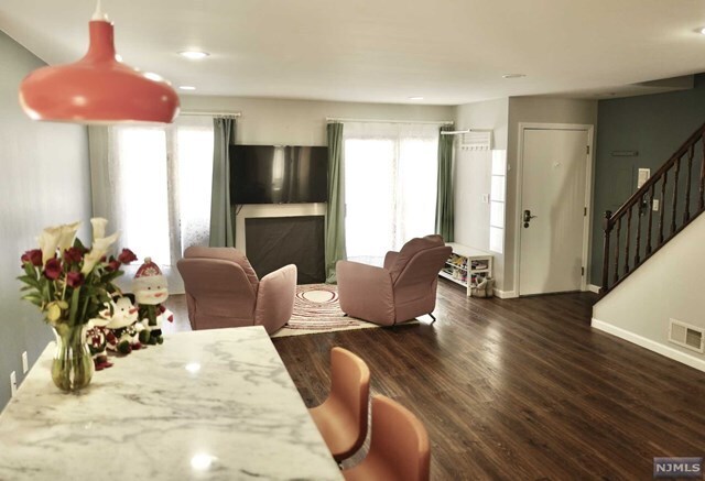 Building Photo - 311 River Renaissance