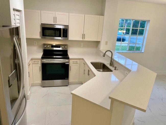 Foto del edificio - 4987 SE Mariner Garden Cir