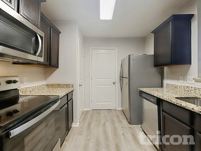 Foto del edificio - 7007 Capeshaw