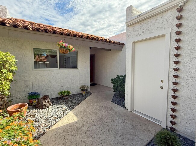 Foto del edificio - 6533 N Maryland Cir