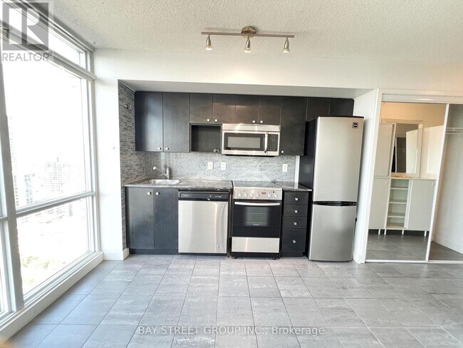 Building Photo - 11-3711 Brunel Ct