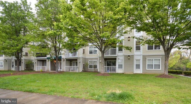 Foto del edificio - 14100 Farnsworth Ln
