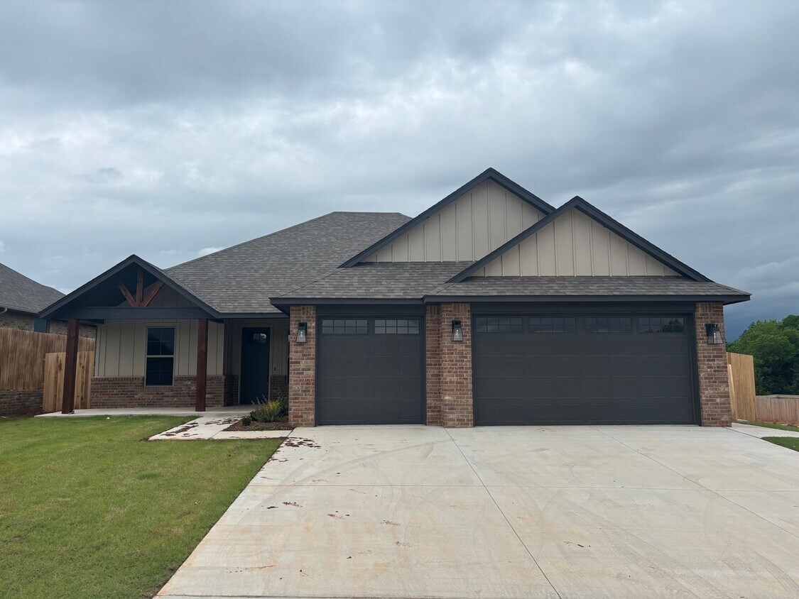 Primary Photo - Wonderful 4 Bed 2 Bath Home in Norman