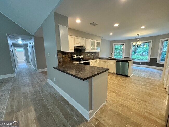 Foto del edificio - 4890 Tilly Mill Rd