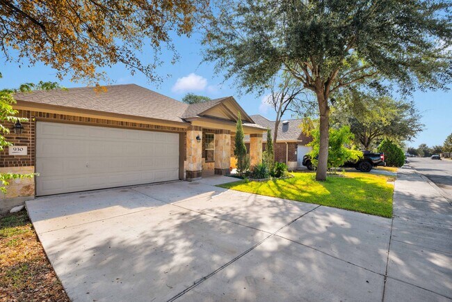 Foto del edificio - Charming 3 Bed 2 Bath Home in Weston Oaks with Community Amenities