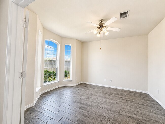Building Photo - 9734 Willowmoor Lane