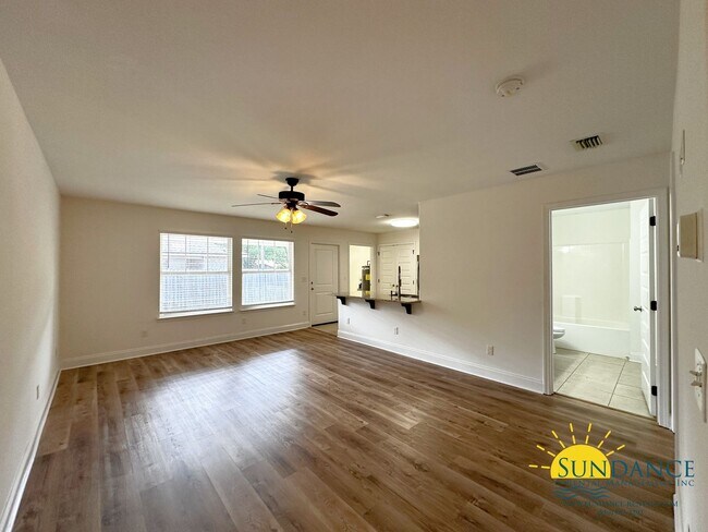 Building Photo - Really Nice 2 Bedroom Duplex in Fort Walto...