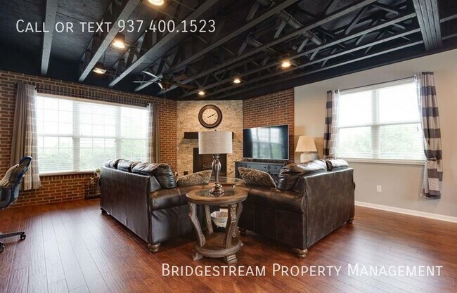 Building Photo - Luxury 3-bedroom 3.5 bath Townhouse near A...