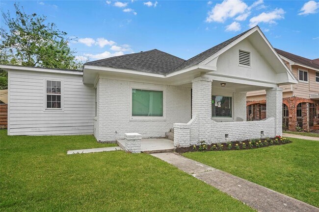 Building Photo - 2508 Wheeler Ave