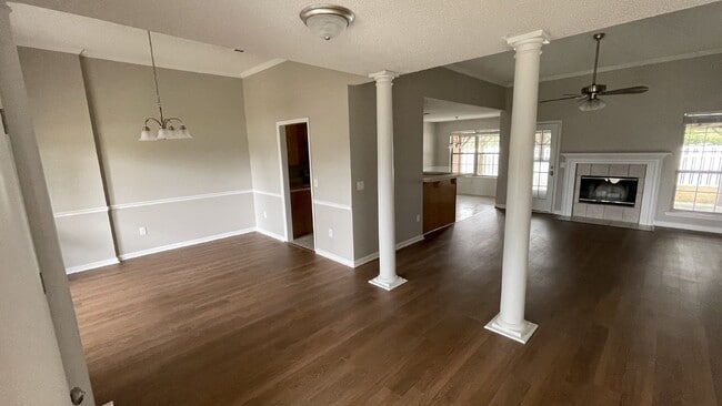 Building Photo - Home For Rent