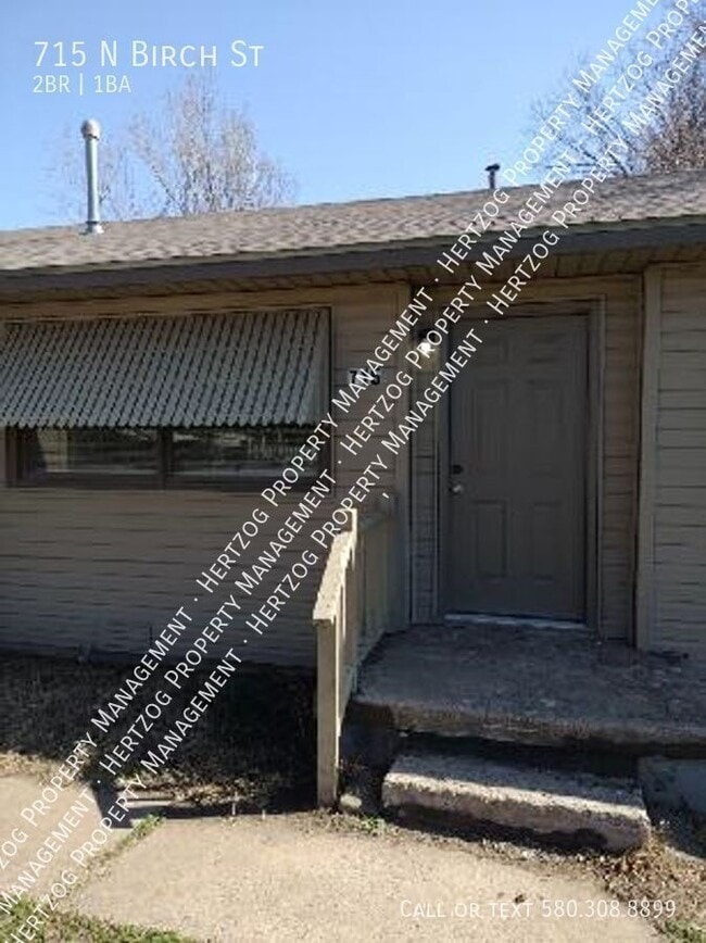 Building Photo - 715 N Birch St