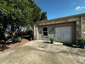 Building Photo - 110 Real Woods View E