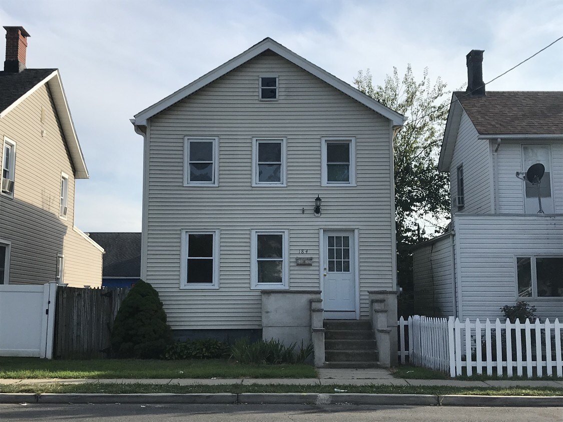 184 Buckelew Ave, Jamesburg, NJ 08831 House for Rent in Jamesburg, NJ