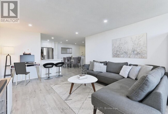 Building Photo - 6720 Glen Erin Dr