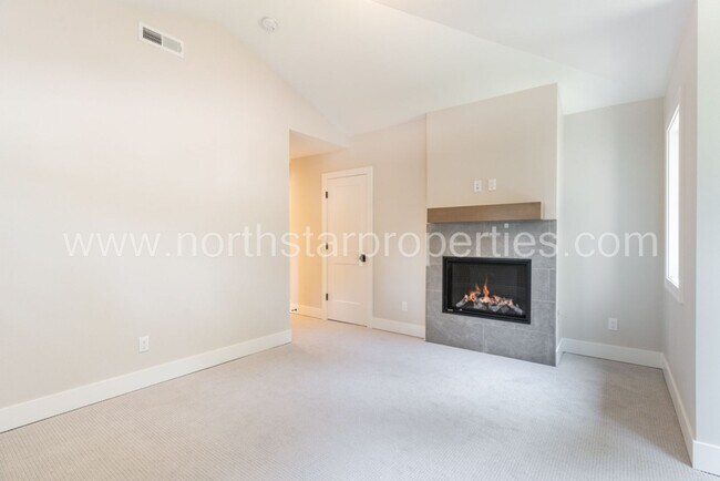 Building Photo - New Construction in the Heart of Lake Oswego.