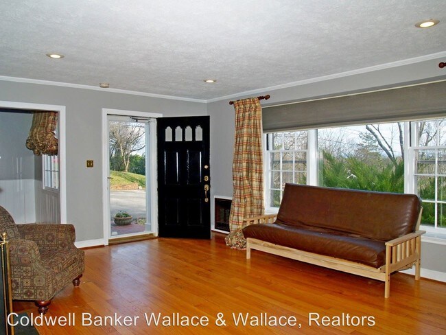 Building Photo - 3 br, 2 bath House - 452 Circle Hill Drive