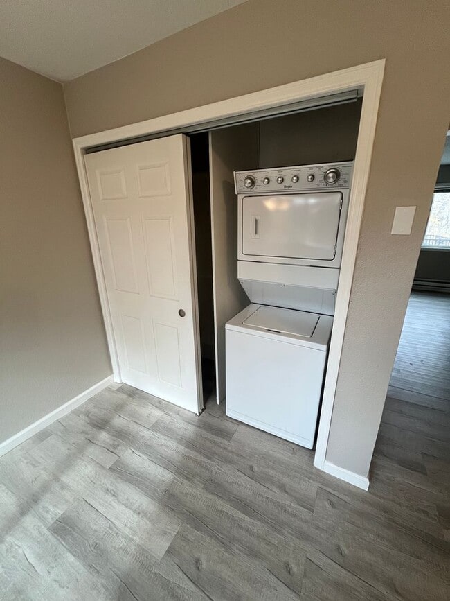Building Photo - For Rent – Beautifully Remodeled 2-Bedroom Unit in Denver