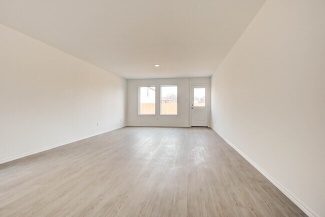 Foto del edificio - 2011 Delphine Dr