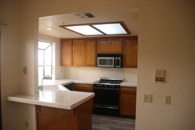 Building Photo - 460 S Oakland Ave