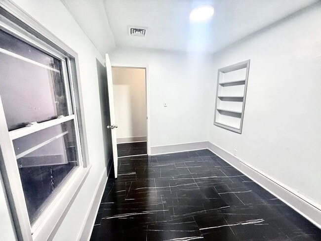 Building Photo - 1150 Bailey Ave