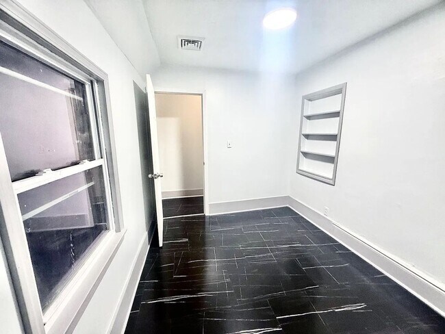 Foto del edificio - 1150 Bailey Ave