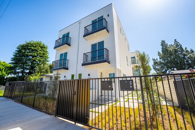 Foto del edificio - 5846 Kester Ave