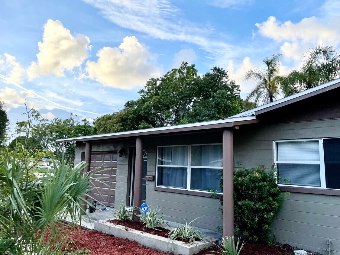 3920 Whiting Dr SE, Saint Petersburg, FL 33705 House Rental in Saint