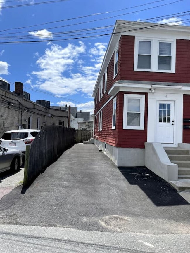 Building Photo - Modern Two Bedroom Condo - Near Boston
