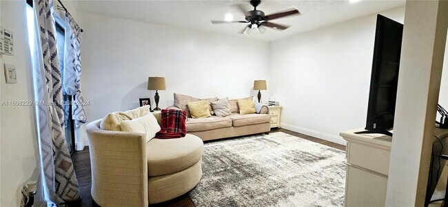Building Photo - 602 Commodore Dr