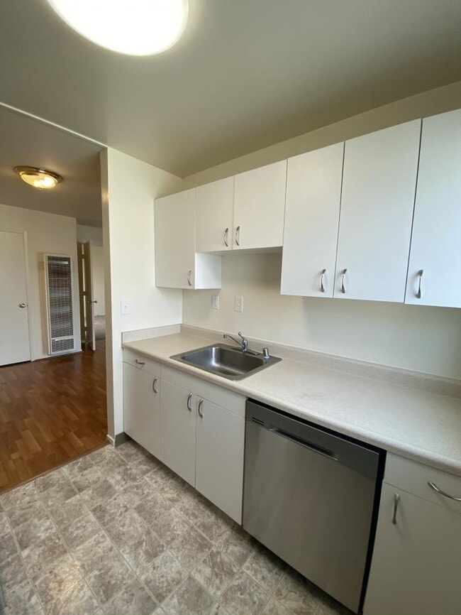 Building Photo - 2 bedroom in San Francisco CA 94131