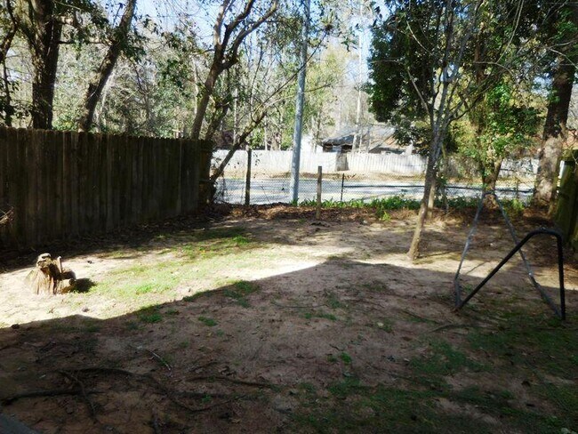 Foto del edificio - 2304 Claremont Ln