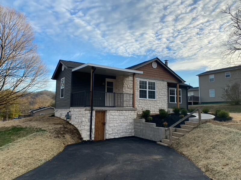 Primary Photo - 811 Ridgeview Dr