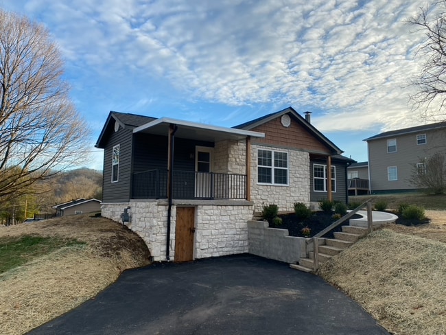 Building Photo - 811 Ridgeview Dr
