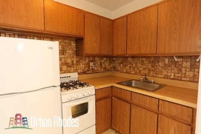 Foto del edificio - 727 W Belmont Ave