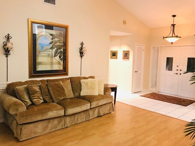 Building Photo - 1298 Barnstaple Cir