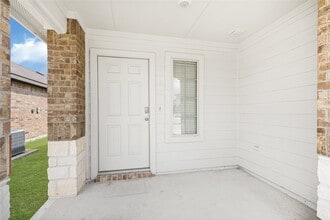 Building Photo - 2334 Spruce Clf Ln