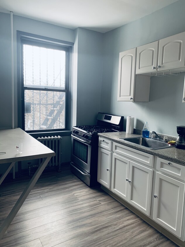 Kitchen - 136 Graham Ave
