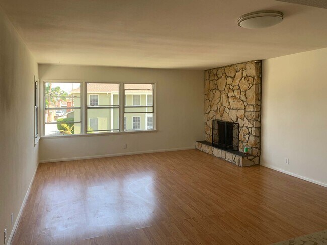 Building Photo - 271 La Verne Ave