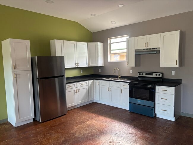 Building Photo - 3246 Meadow Ln