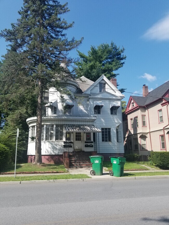 Foto del edificio - 37 Hooker Ave