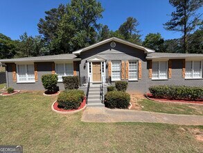 Building Photo - 3336 Camelot Dr NE