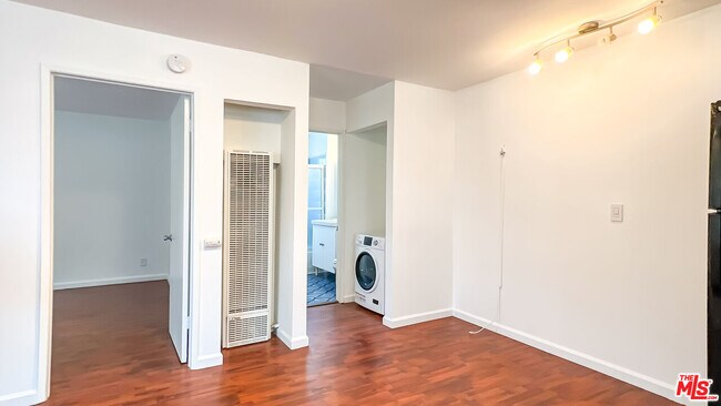 Foto del edificio - 4229 Gateway Ave