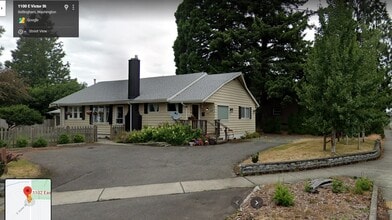 Building Photo - 1002 E Victor St