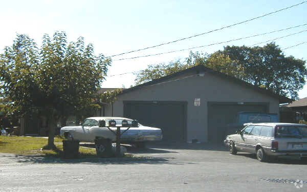 Building Photo - 136 Eddy Dr