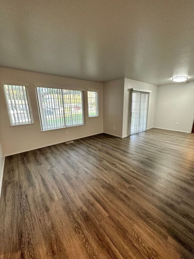 Foto del edificio - Newly renovated in 2024 2 bedroom 2 bathroom apartment available soon.