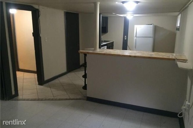 Foto del edificio - 1056 Regent St SW