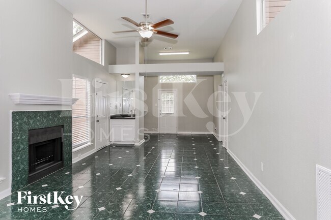 Foto del edificio - 8418 Elm Lake Dr