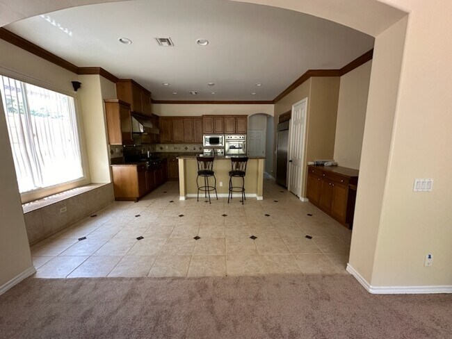 Foto del edificio - 6117 Deerhill Rd