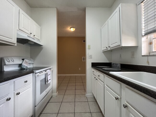 Foto del edificio - 2451 NW 96th Terrace