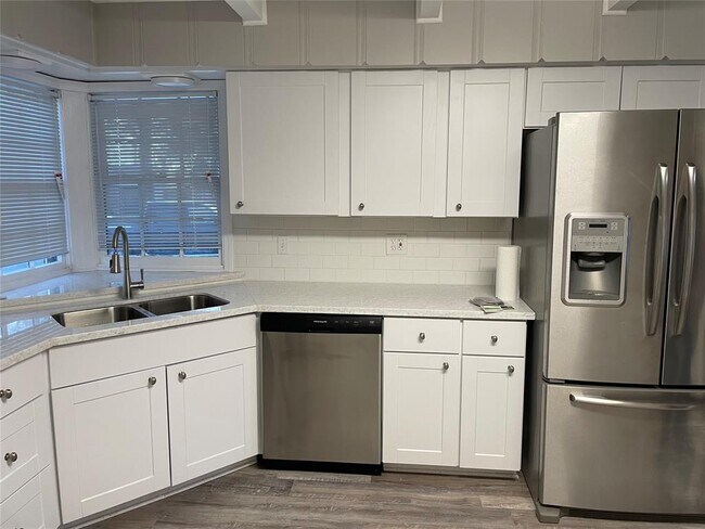 Building Photo - 7 E Southlawn Ave